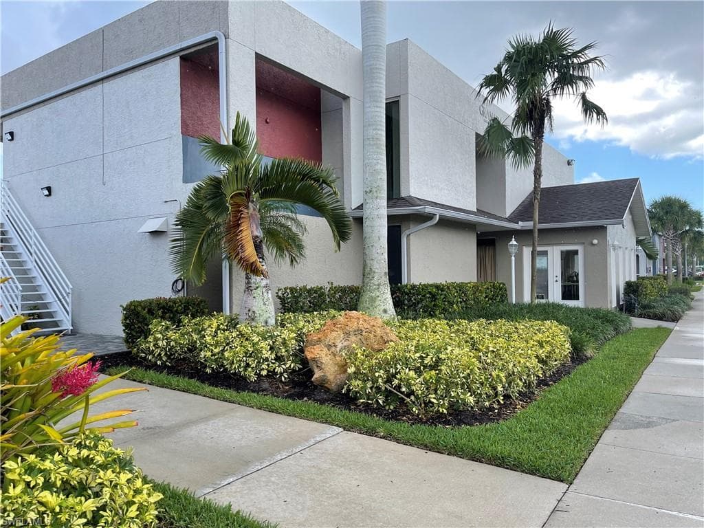 108 Santa Clara DR 5 NAPLES, FL 34104