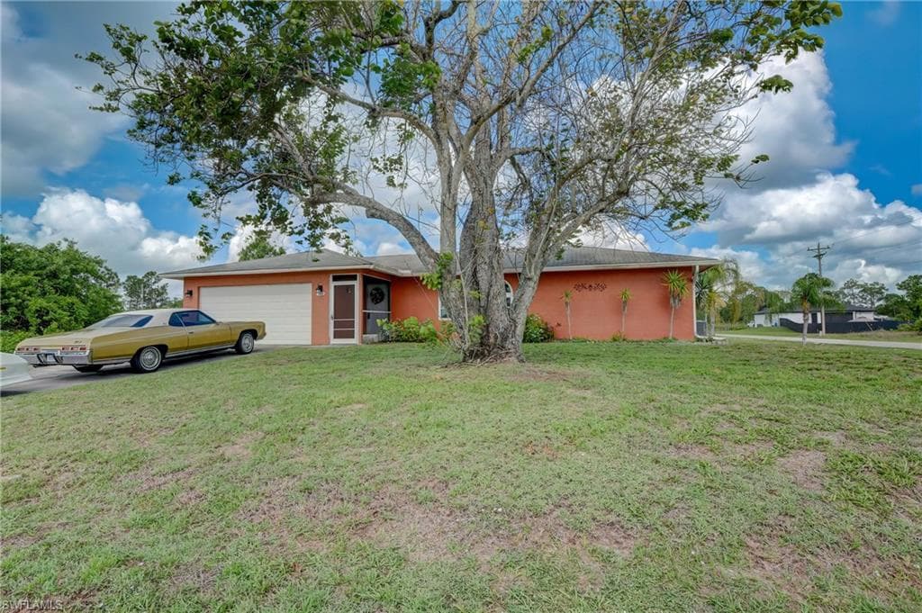 523 Leroy AVE LEHIGH ACRES, FL 33972