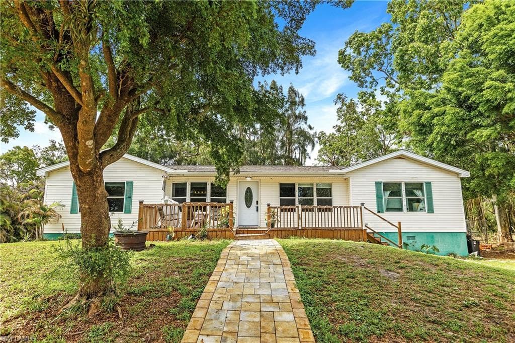 1001 Butler RD NORTH FORT MYERS, FL 33917