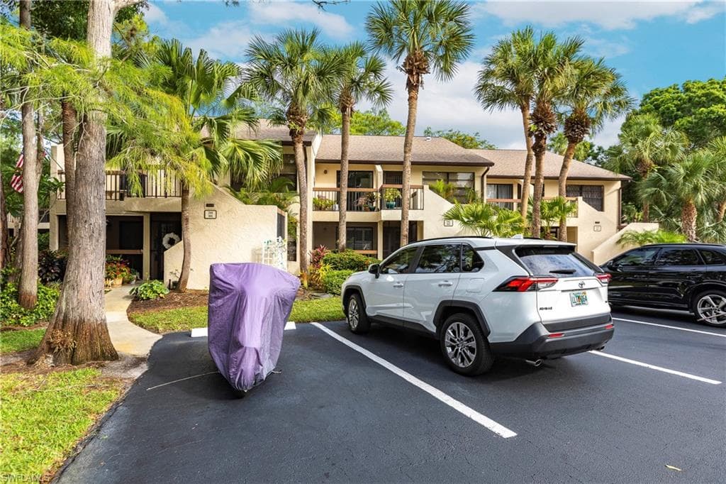 1818 Kings Lake BLVD 202 NAPLES, FL 34112