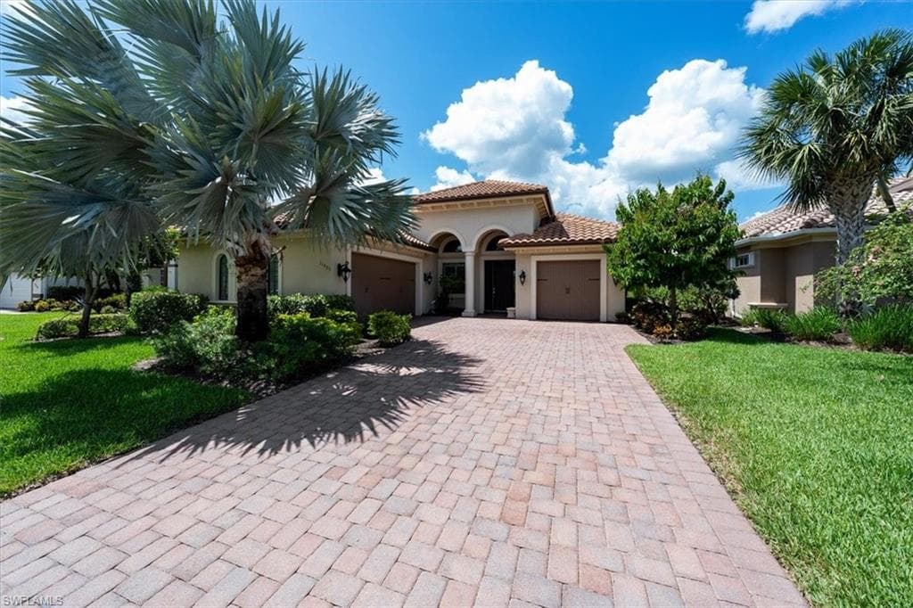 11925 Heather Woods CT NAPLES, FL 34120