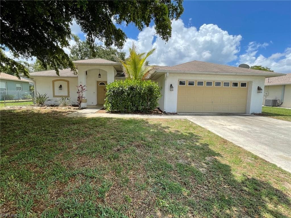 160 27th TER CAPE CORAL, FL 33904