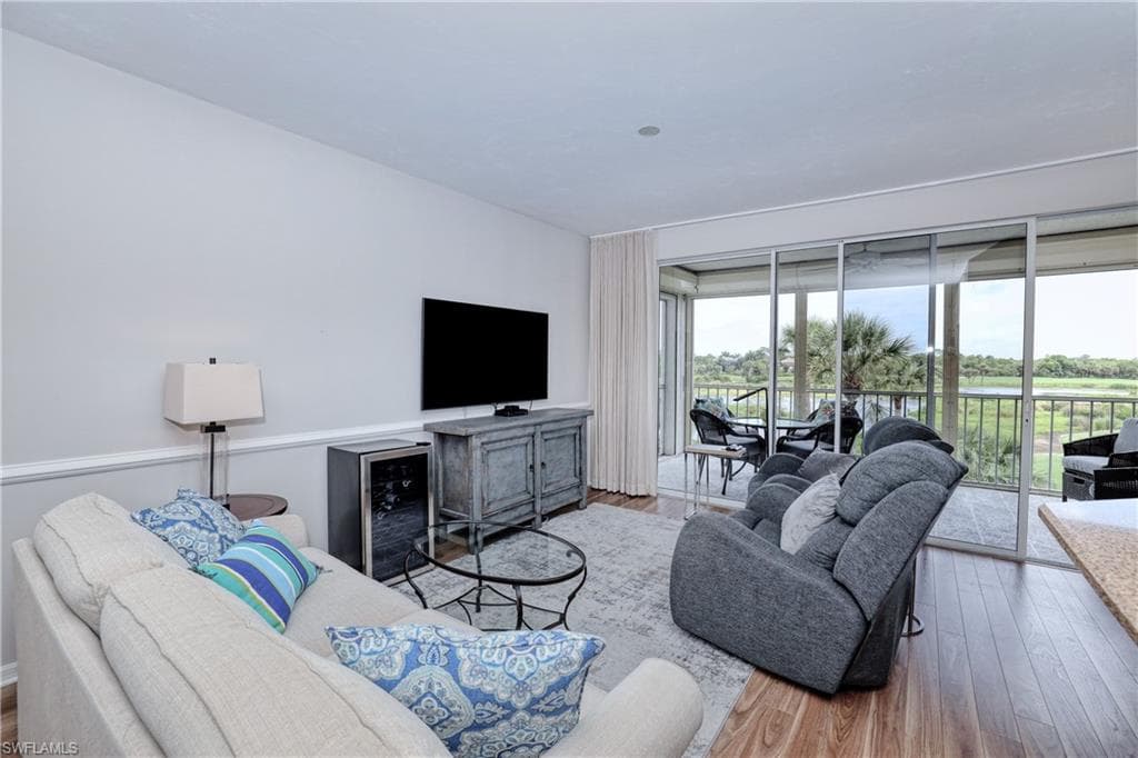 4130 Bayhead DR 202 BONITA SPRINGS, FL 34134