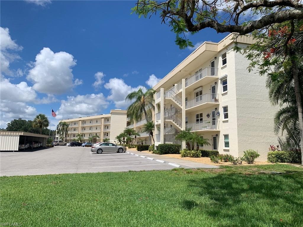 6220 Augusta DR 403 FORT MYERS, FL 33907