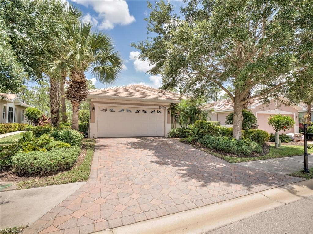 10690 Camarelle CIR FORT MYERS, FL 33913