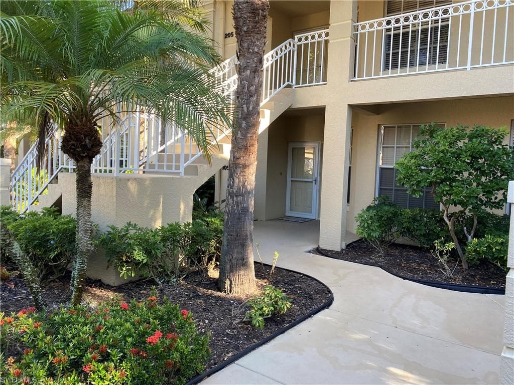 4130 Sawgrass Point DR 105 BONITA SPRINGS, FL 34134