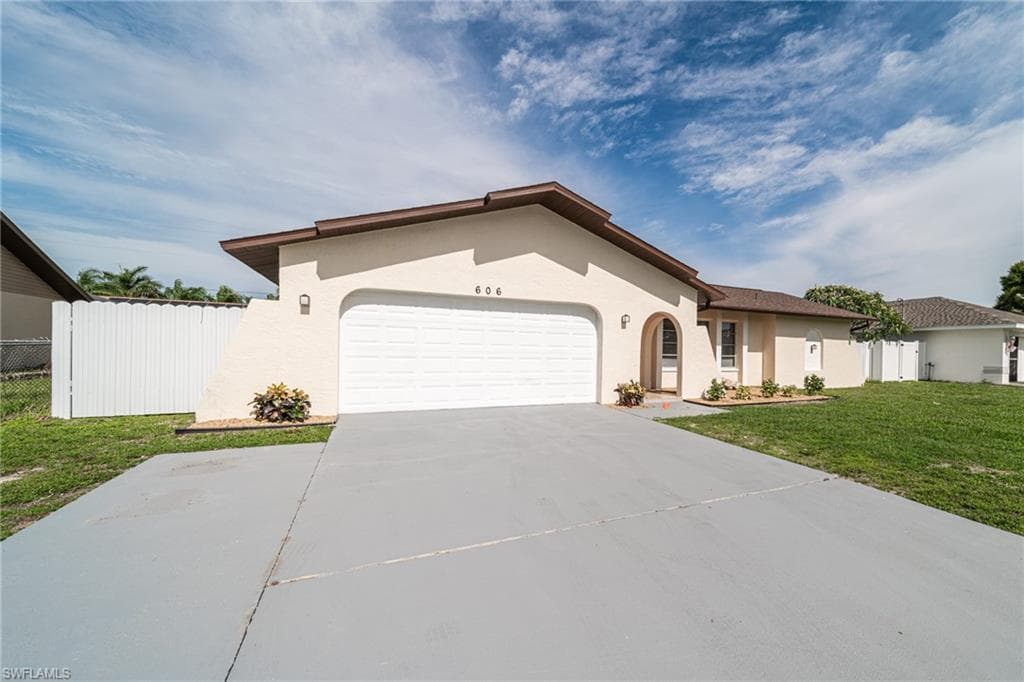 606 SE 20th CT CAPE CORAL, FL 33990
