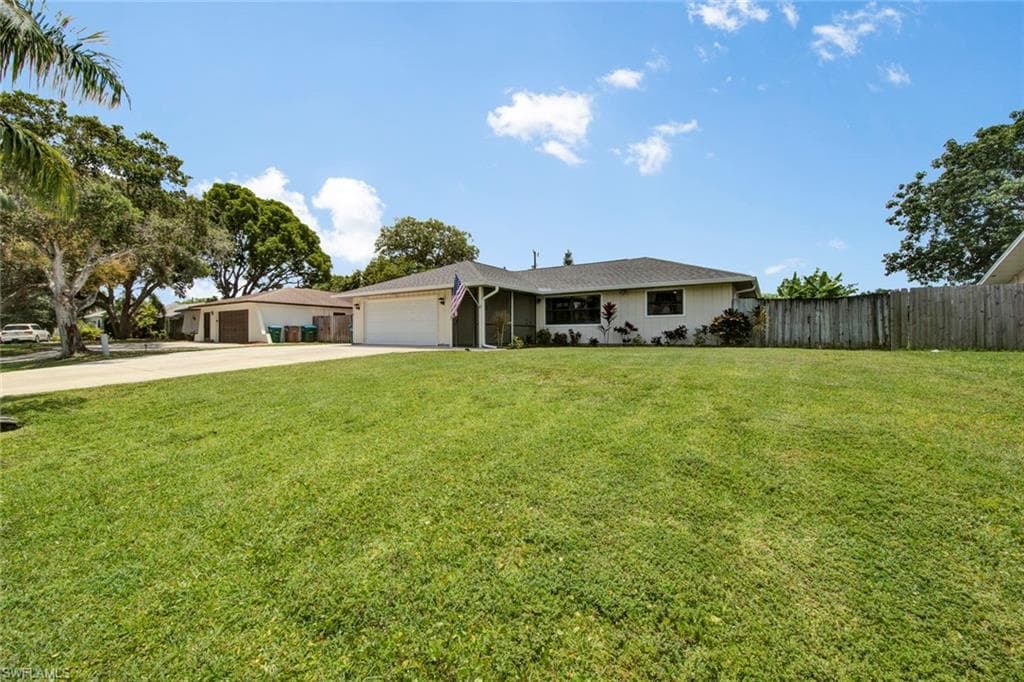 2124 SE 3rd TER CAPE CORAL, FL 33990