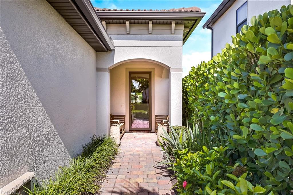 7187 Wilton DR NAPLES, FL 34109
