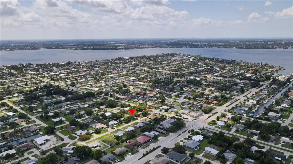 5221 York CT CAPE CORAL, FL 33904