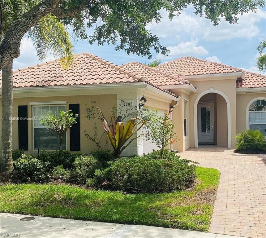 28315 Nautica LN BONITA SPRINGS, FL 34135