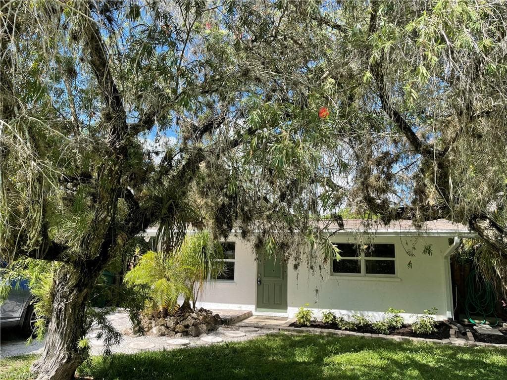 115 7th ST NAPLES, FL 34113