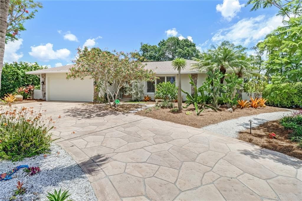 138 Burning Tree DR NAPLES, FL 34105