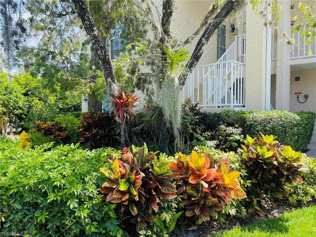 1706 Kings Lake BLVD 101 NAPLES, FL 34112