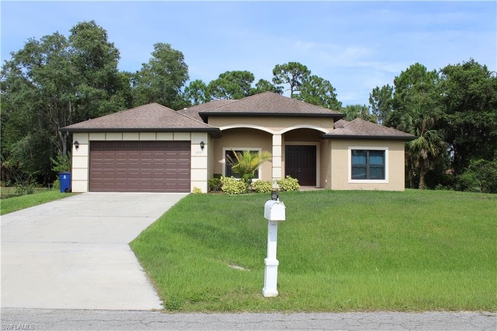 1112 Dixie AVE LEHIGH ACRES, FL 33972