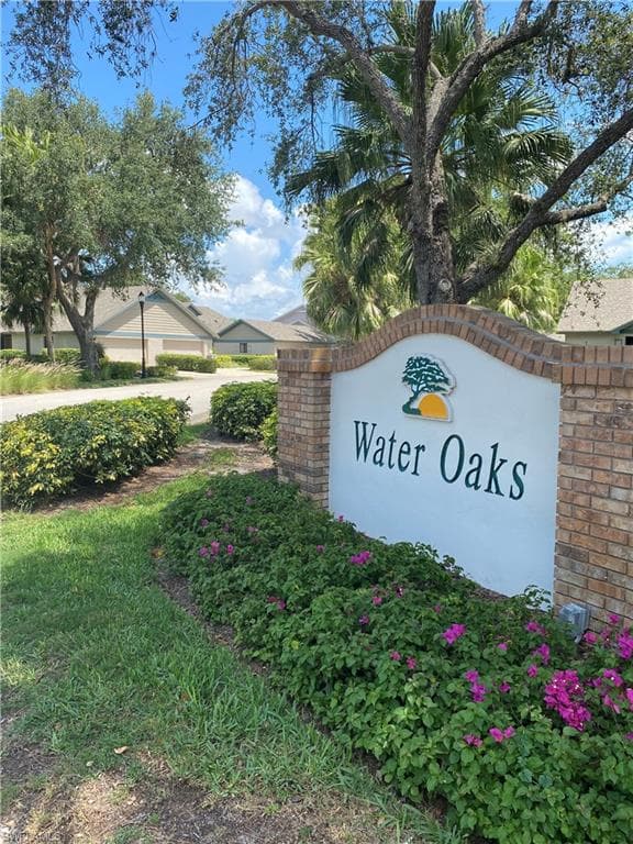 98 Water Oaks WAY 15-2 NAPLES, FL 34105