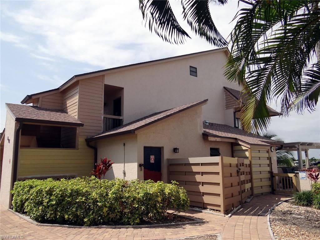 898 Buttonwood DR 106 FORT MYERS BEACH, FL 33931