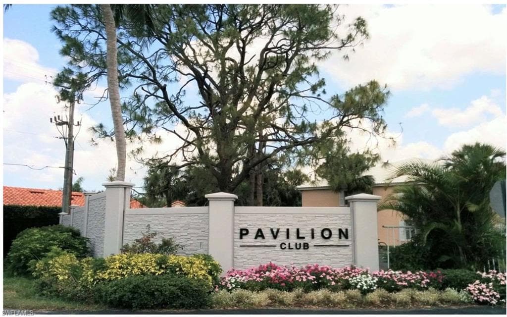 851 Gulf Pavilion DR 203 NAPLES, FL 34108