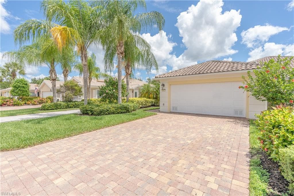 8467 Borboni CT NAPLES, FL 34114