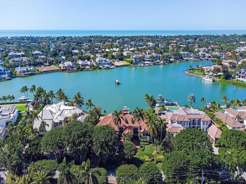 1676 GALLEON DR NAPLES, FL 34102