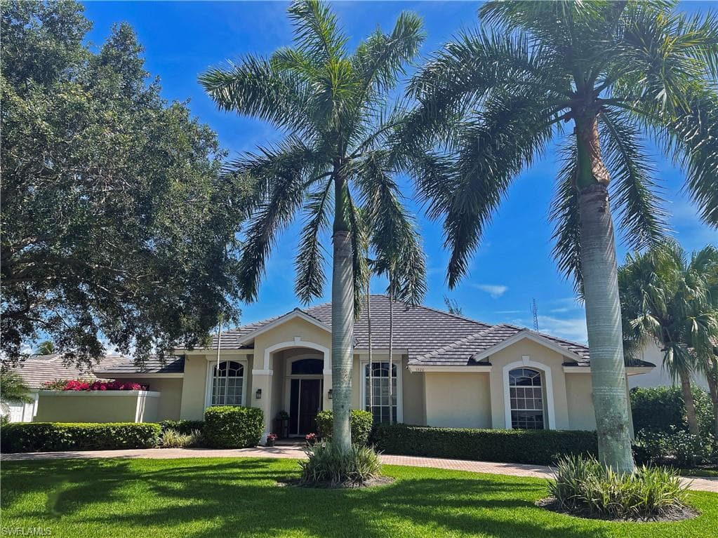 1920 Manchester CIR NAPLES, FL 34109