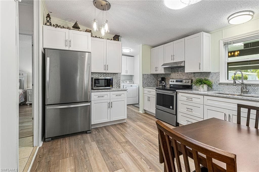120 Belle Isle CIR NAPLES, FL 34112