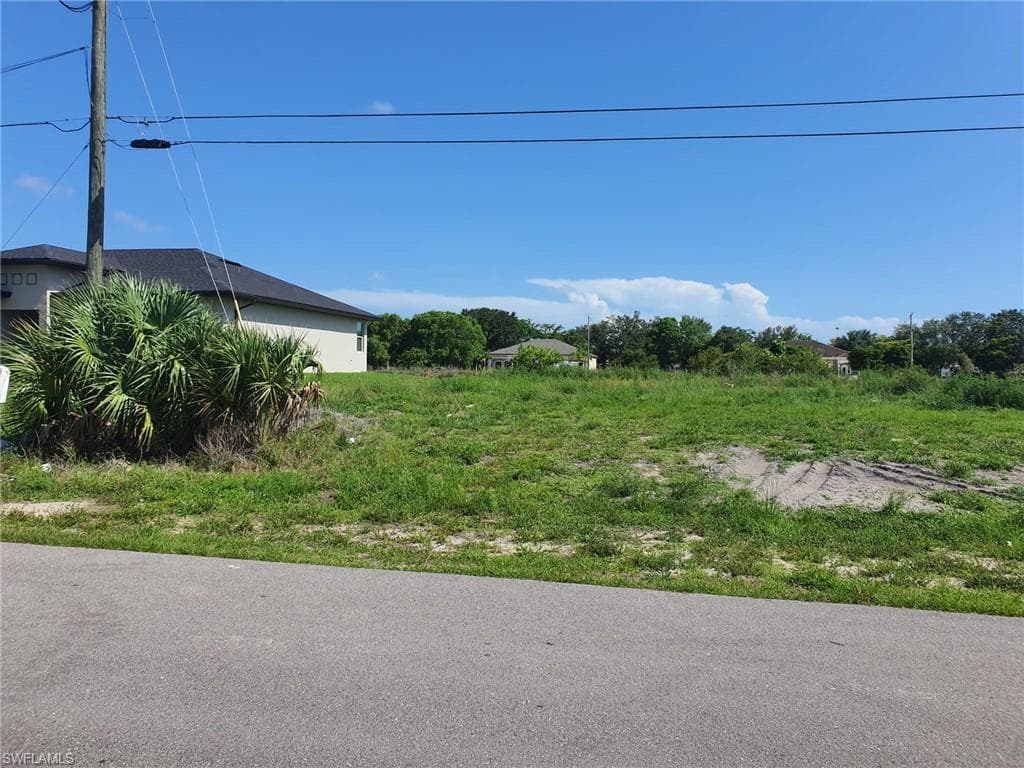 1702 NE 10th LN CAPE CORAL, FL 33909
