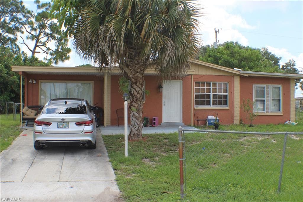 22 Abaco ST LEHIGH ACRES, FL 33936