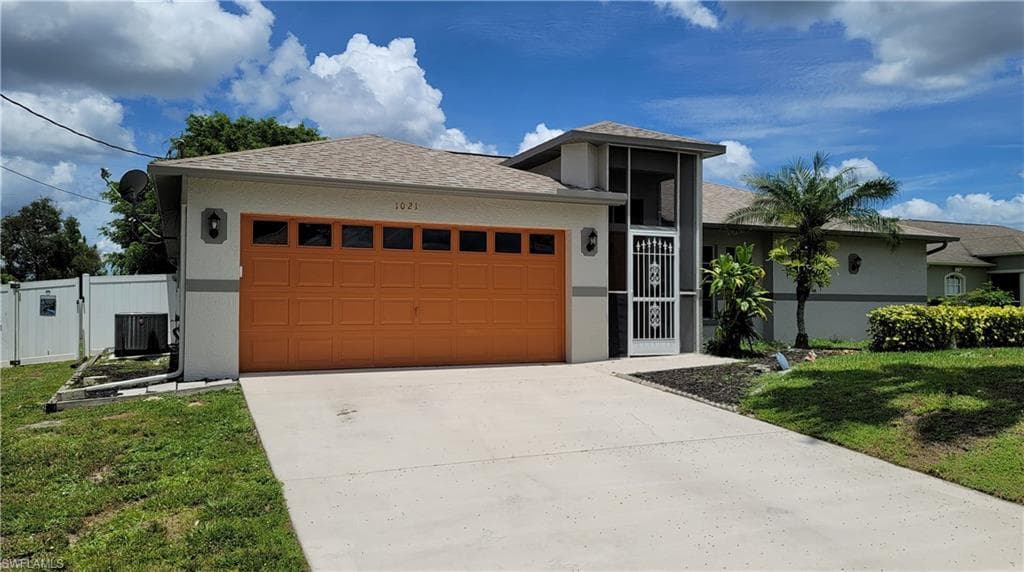 1021 Alvin AVE LEHIGH ACRES, FL 33971