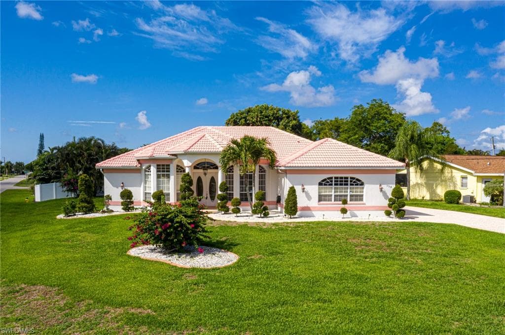 928 SE 17th ST CAPE CORAL, FL 33990