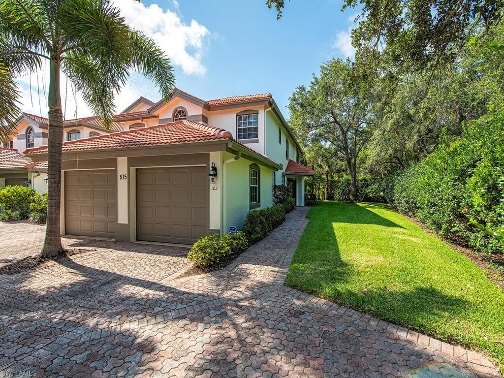 515 Laguna Royale BLVD 102 NAPLES, FL 34119