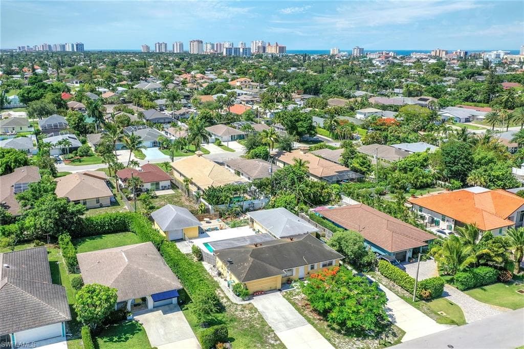 650 107th AVE N NAPLES, FL 34108