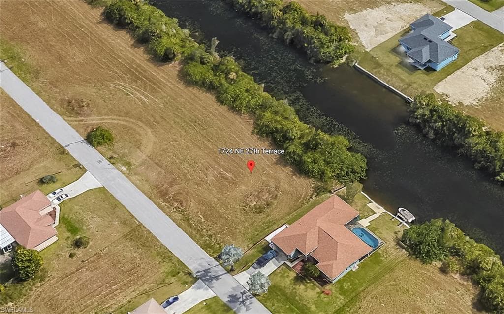 1724 NE 27th TER CAPE CORAL, FL 33909
