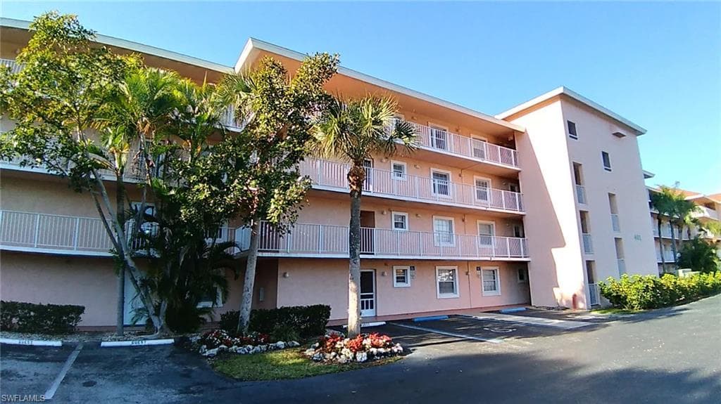 481 Quail Forest BLVD B104 NAPLES, FL 34105