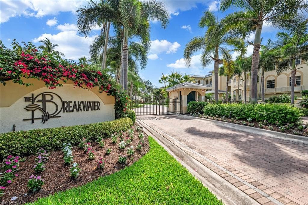 835 Bentwater CIR 203 NAPLES, FL 34108