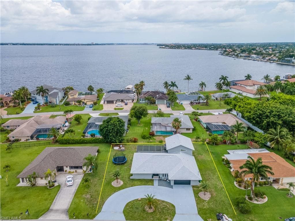 2276 SE 27th TER CAPE CORAL, FL 33904