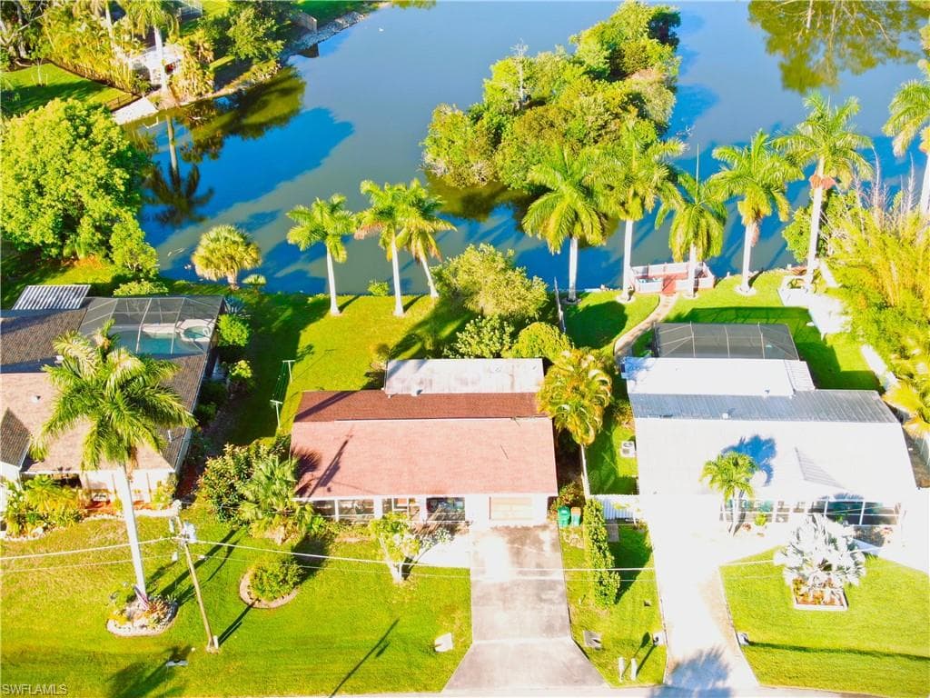 36 Constitution DR NAPLES, FL 34112
