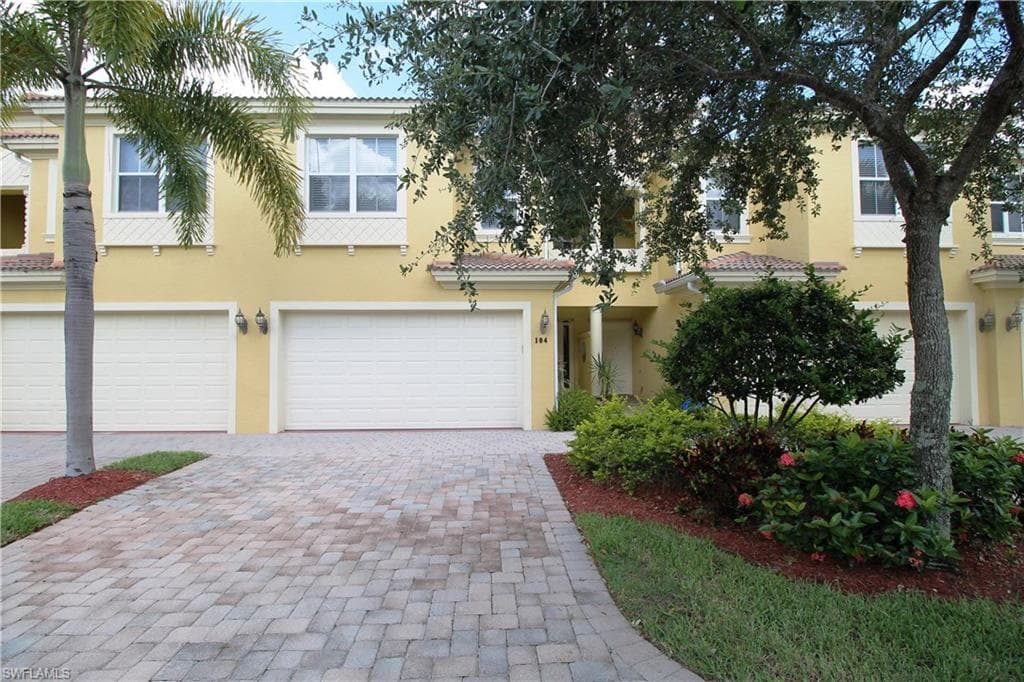 1370 Mariposa CIR 104 NAPLES, FL 34105