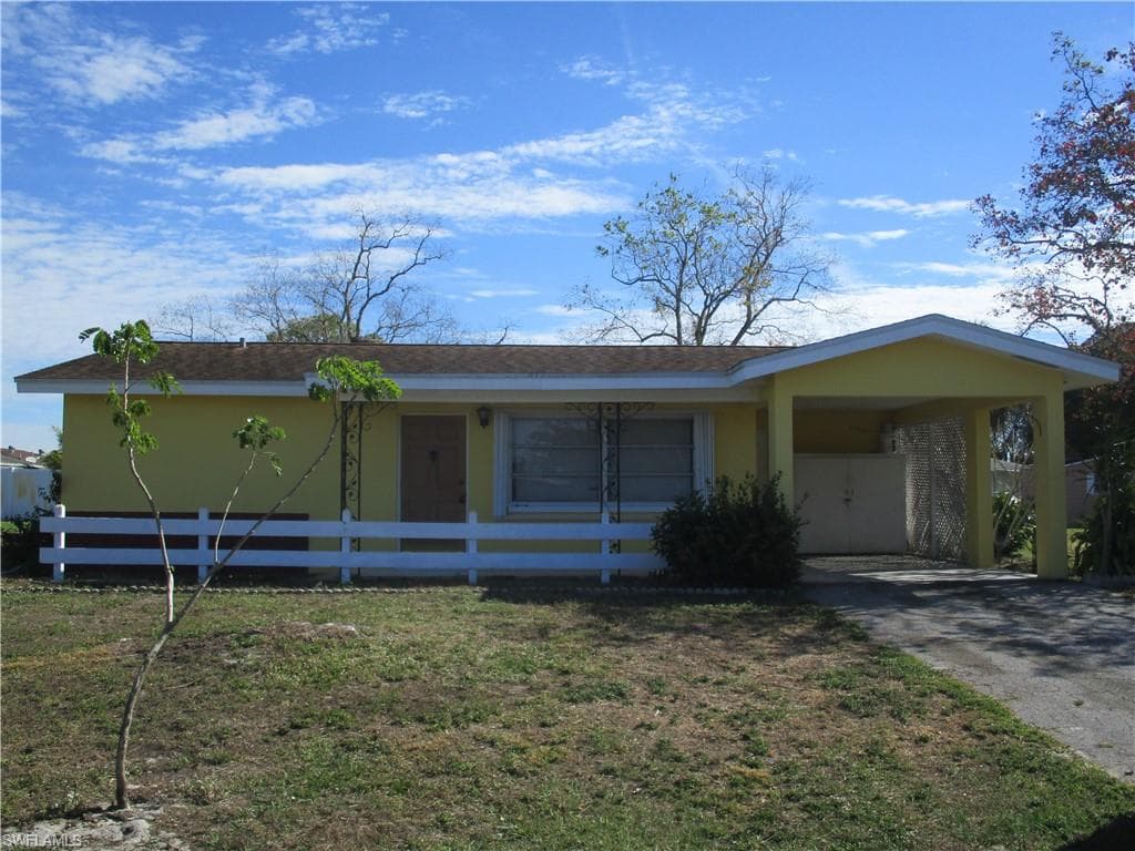 216 Seaton AVE LEHIGH ACRES, FL 33936