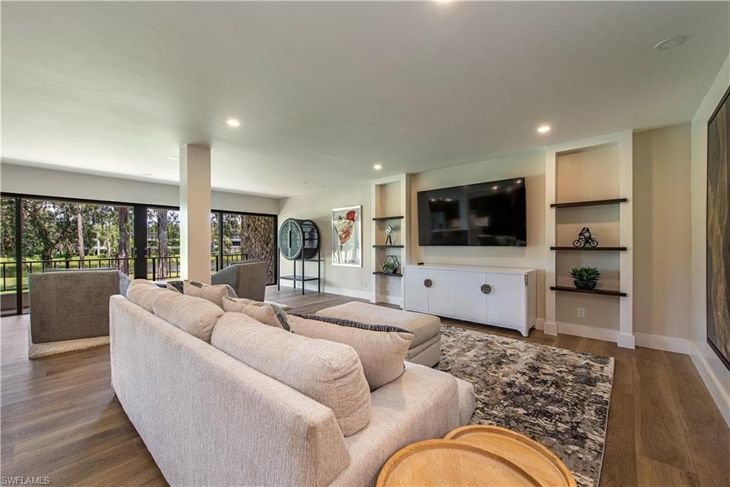 103 Clubhouse LN 283 NAPLES, FL 34105
