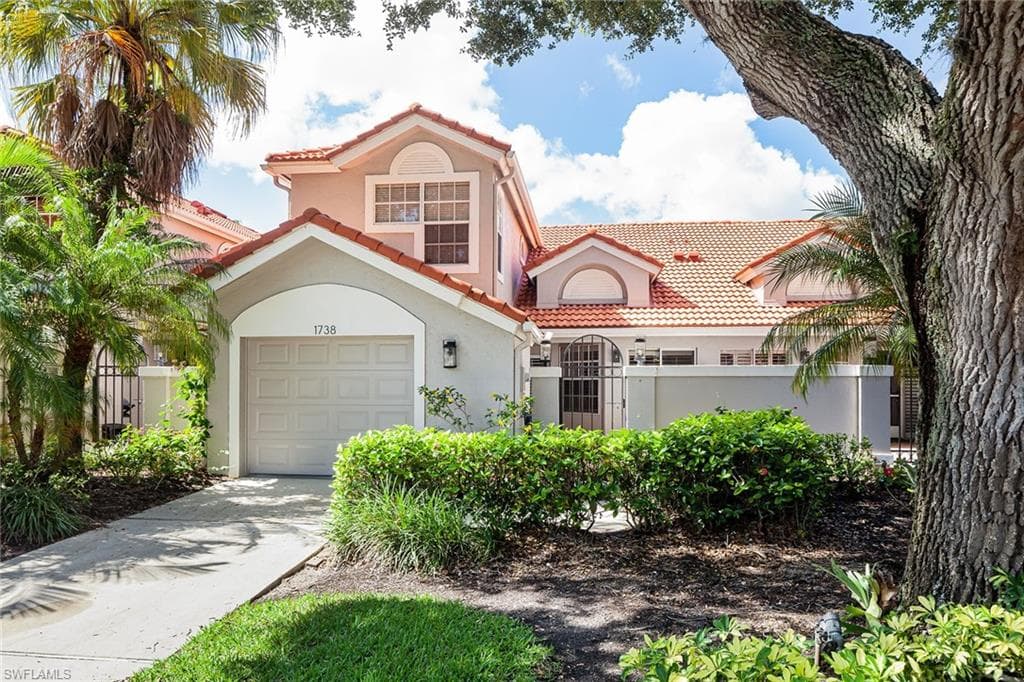 1738 San Bernadino WAY M-204 NAPLES, FL 34109