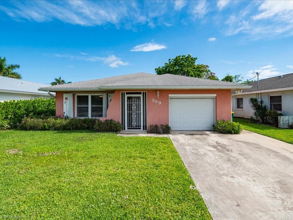 709 105th AVE N NAPLES, FL 34108
