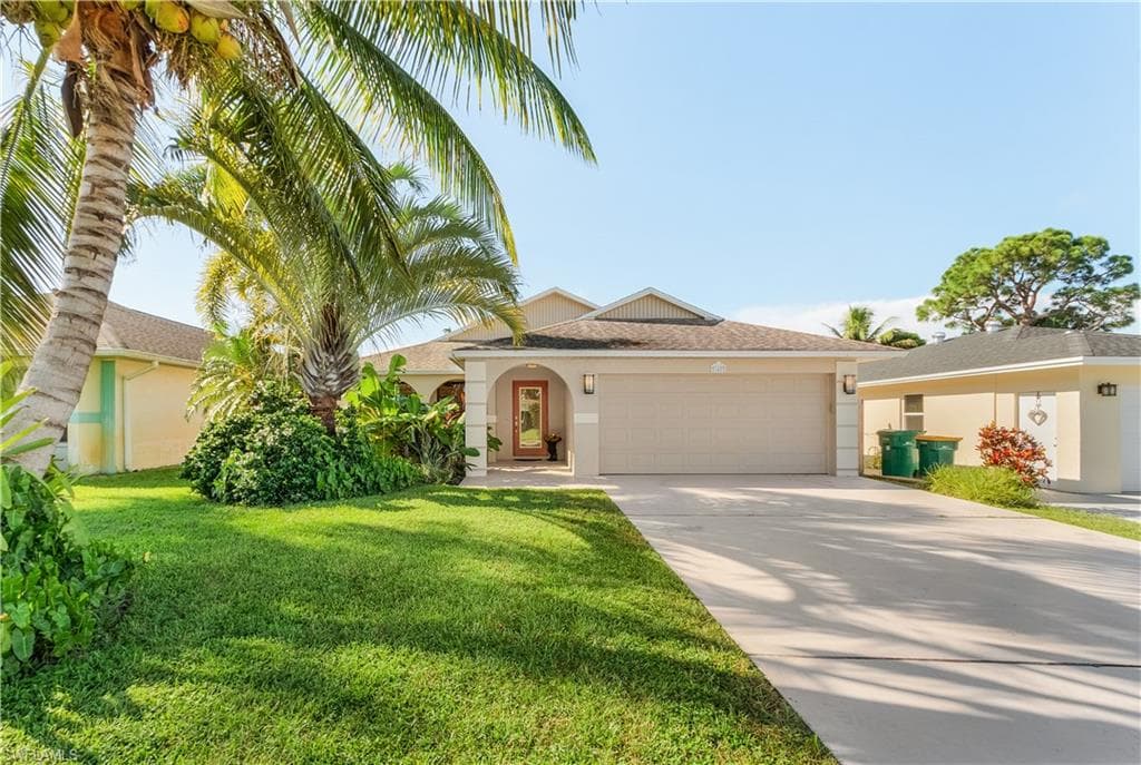 640 98th AVE N NAPLES, FL 34108