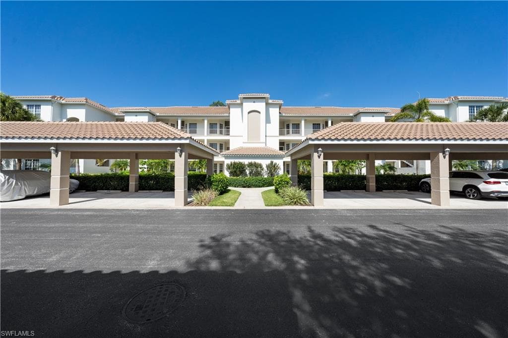 8259 Parkstone PL 8-305 NAPLES, FL 34120