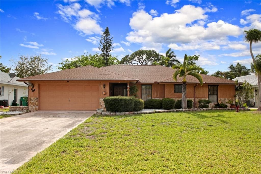 601 E Valley DR BONITA SPRINGS, FL 34134