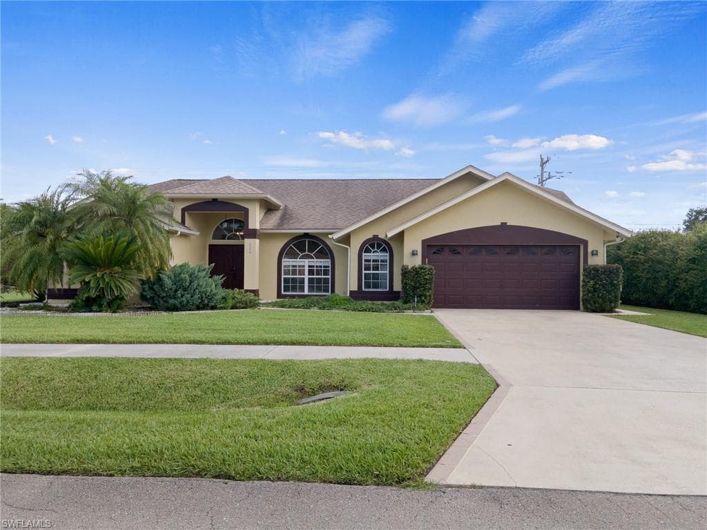 626 Morningmist LN LEHIGH ACRES, FL 33974
