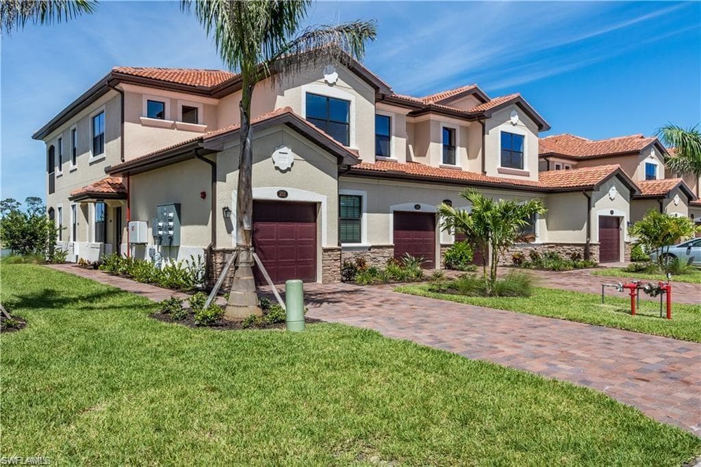 26131 Palace LN 201 BONITA SPRINGS, FL 34135
