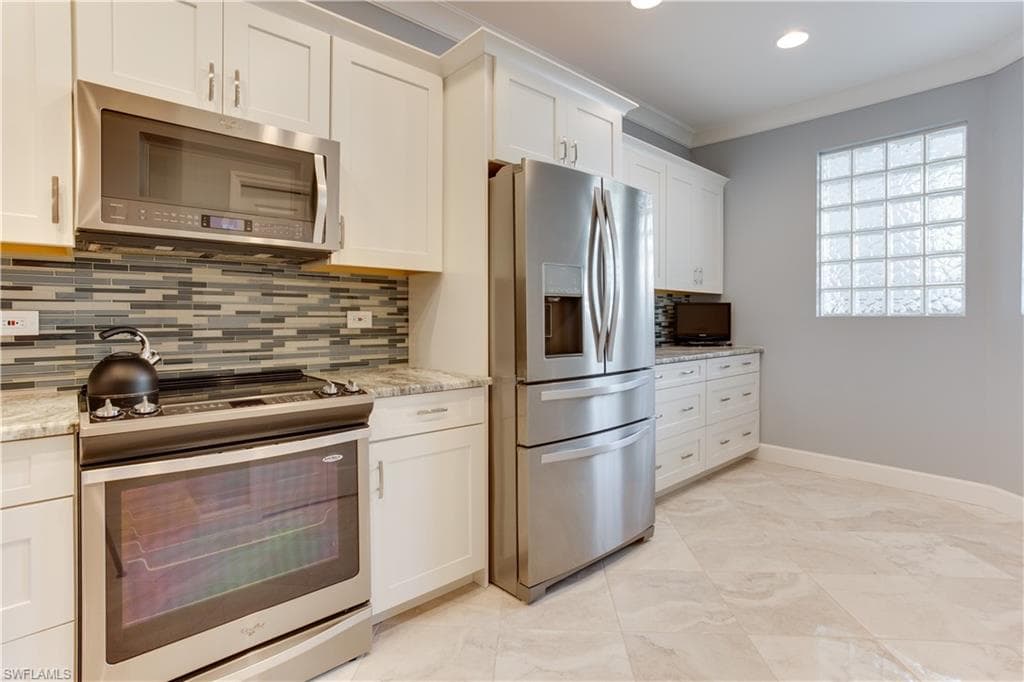8223 Parkstone PL 107 NAPLES, FL 34120