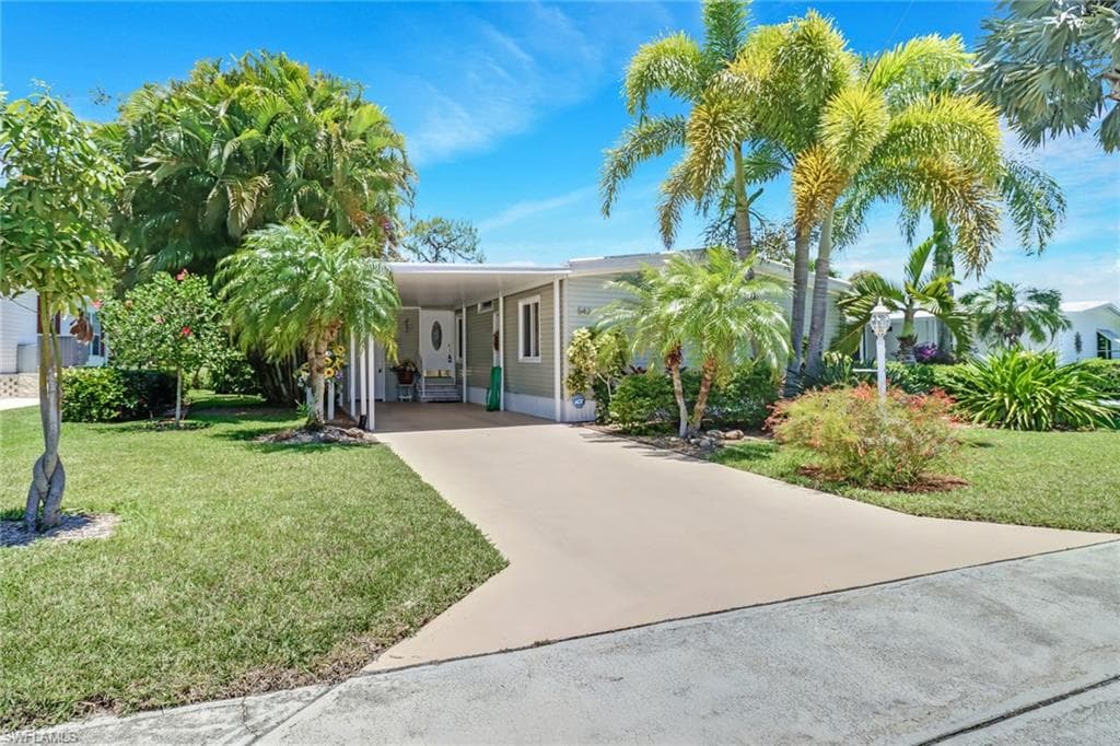 542 Charlemagne BLVD NAPLES, FL 34112