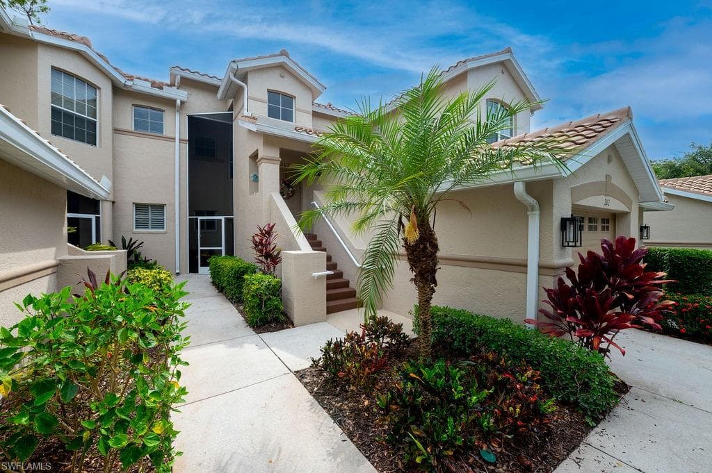 8275 Danbury BLVD 102 NAPLES, FL 34120